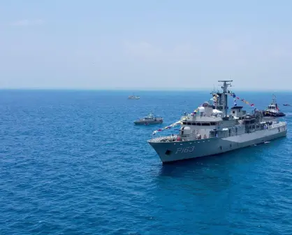 Conmemora SEMAR el LXXXIII aniversario naval con ofrenda en el Golfo de México