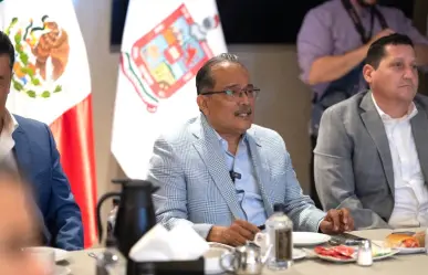 Andrés Mijes destaca el crecimiento económico de Escobedo ante notarios y líderes empresariales