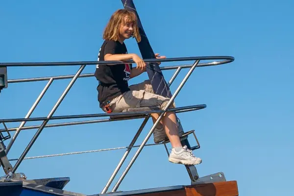 La activista Greta Thunberg navega rumbo a Gaza en misión humanitaria