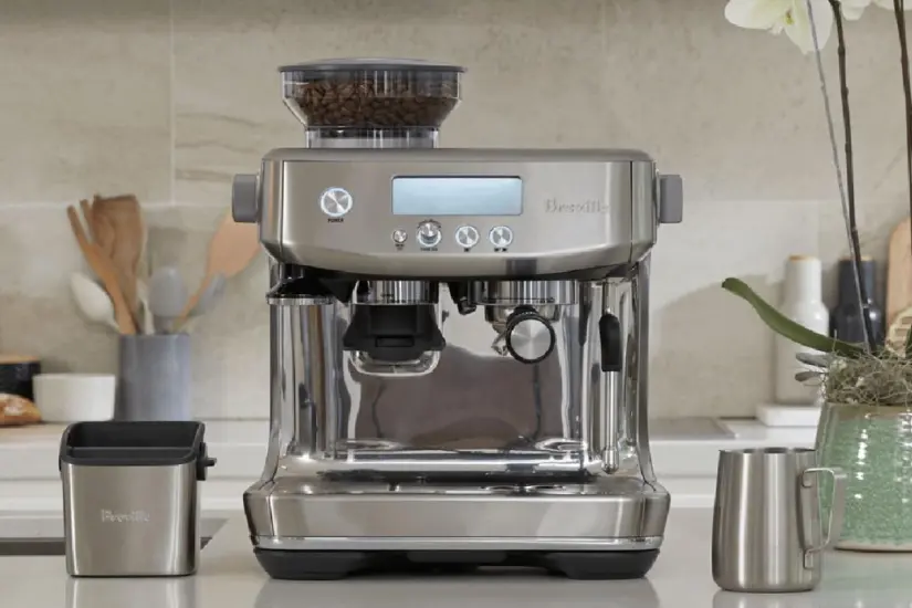 No te pierdas la oportunidad de comprar la cafetera Breville Barista Pro con un 25% de descuento en el Hot Sale 2025. Foto: Canva