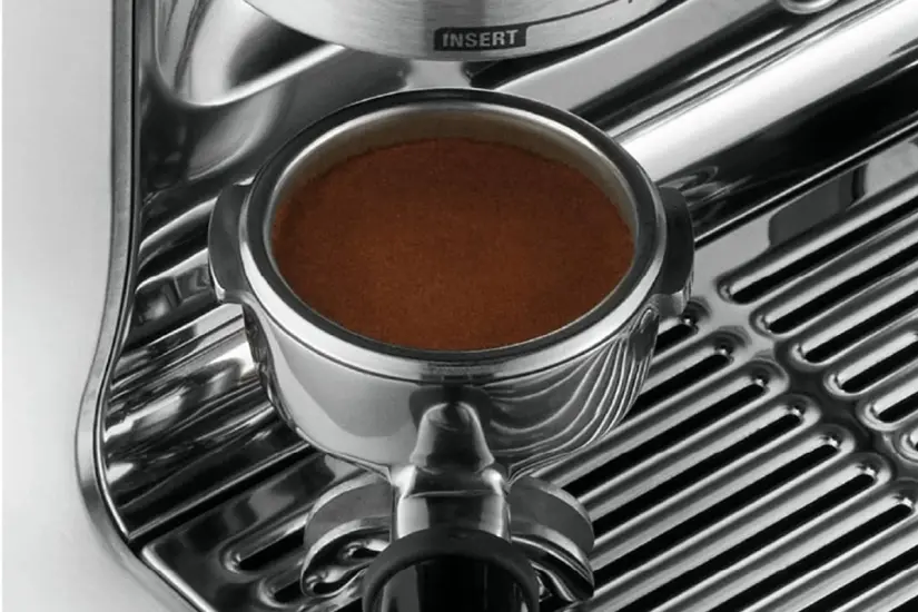 El Hot Sale 2025 trae un gran descuento en la cafetera Breville Barista Pro, perfecta para amantes del café exigentes. Foto: Canva