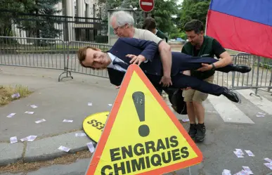 Roban figura de cera de Emmanuel Macron del museo Grévin en París