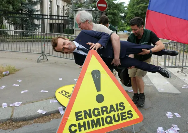 Roban figura de cera de Emmanuel Macron del museo Grévin en París