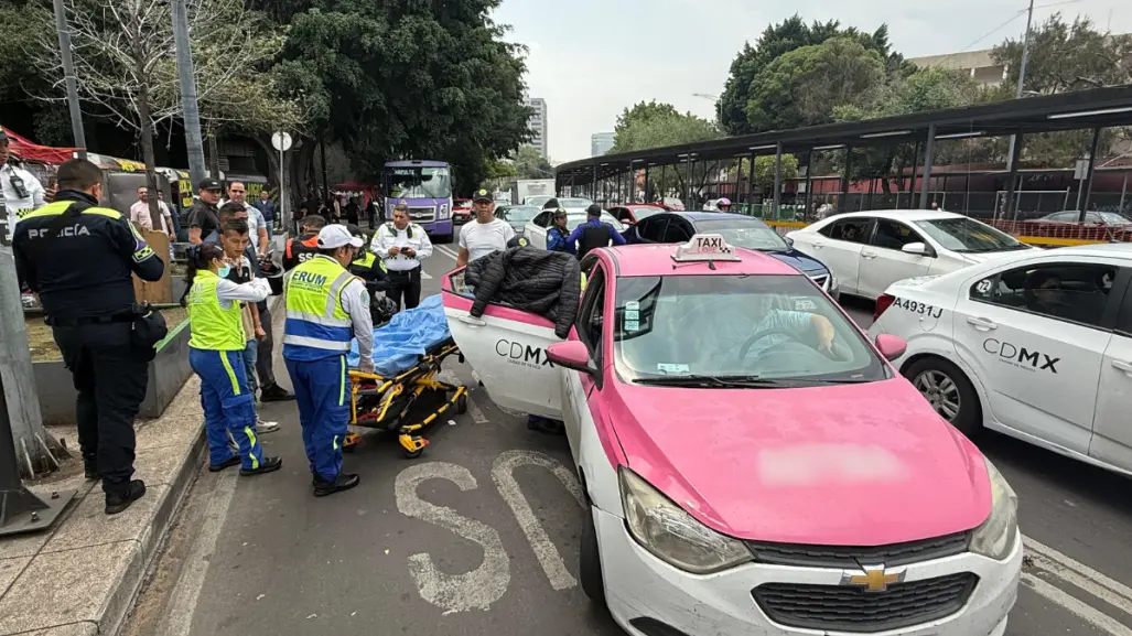 Policía de tránsito asiste parto en vía pública en el Centro Histórico de la CDMX