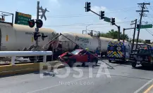 Choque entre camioneta y tren deja una mujer herida en San Nicolás de los Garza