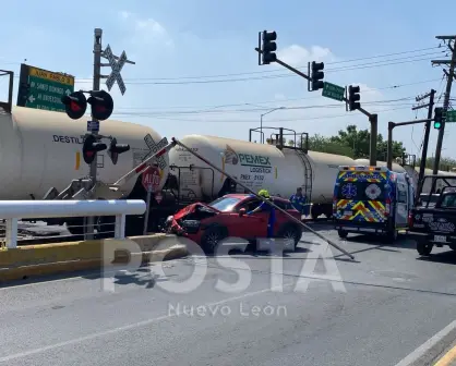 Choque entre camioneta y tren deja una mujer herida en San Nicolás de los Garza