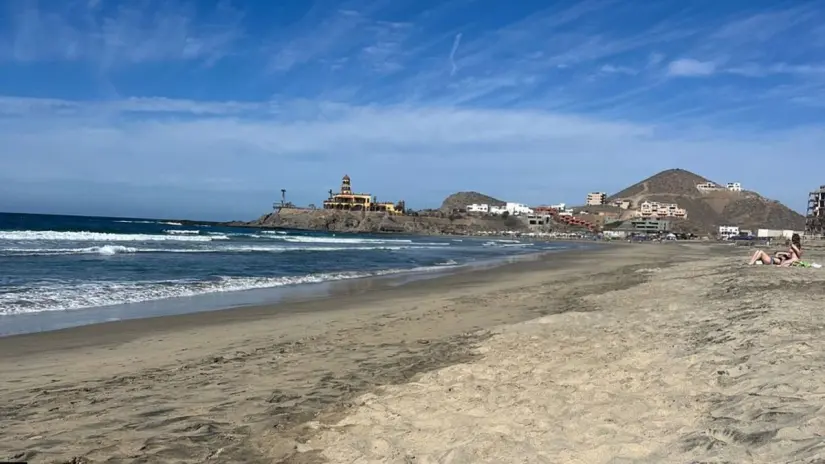 En muchos casos, desarrollos turísticos han colocado barreras que impiden el libre paso a la costa. Foto: Biblioteca Canva