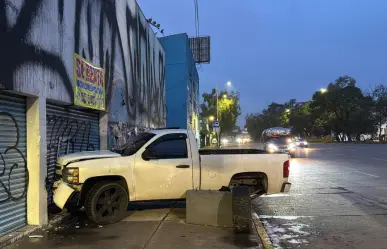 Conductor pierde el control y choca contra negocio en renta en CDMX