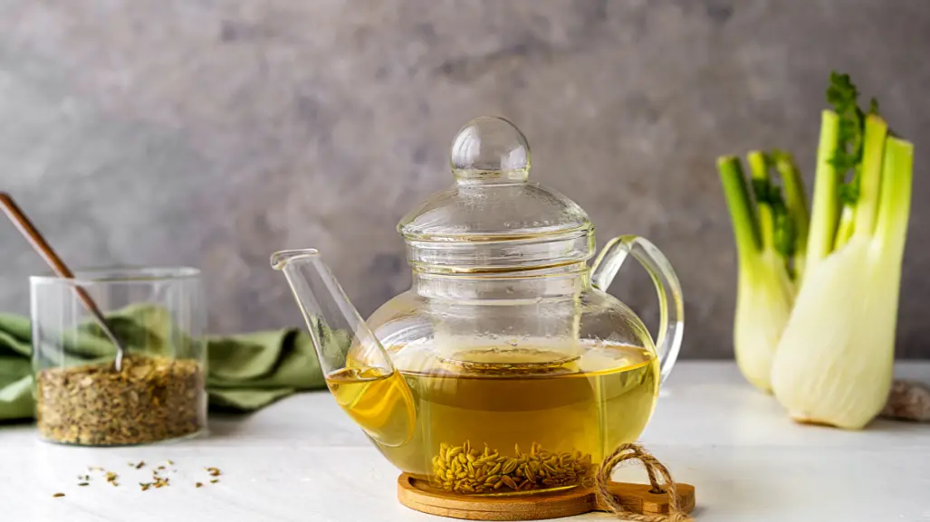 5 beneficios saludables del té de hinojo que no conocías