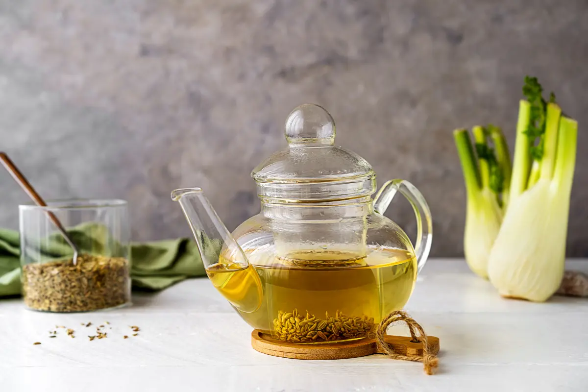 Se recomienda iniciar el consumo del té de hinojo con media taza para verificar los efectos en el organismo. Foto: Canva