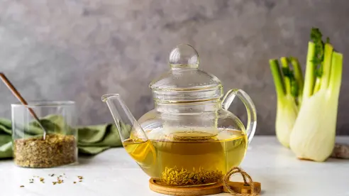 5 beneficios saludables del té de hinojo que no conocías