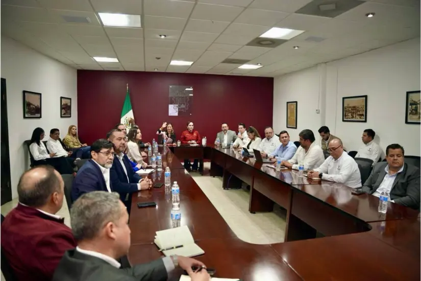 Reunión de trabajo entre autoridades estatal y municipales con la empresa interesada en reactivar el proyecto. Foto: Ramón Sánchez