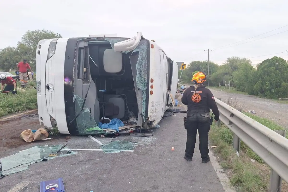 Gran perdida en el accidente carretero en la carretera Nacional km 169, Galeana, Nuevo León | Foto: Axel Hassel