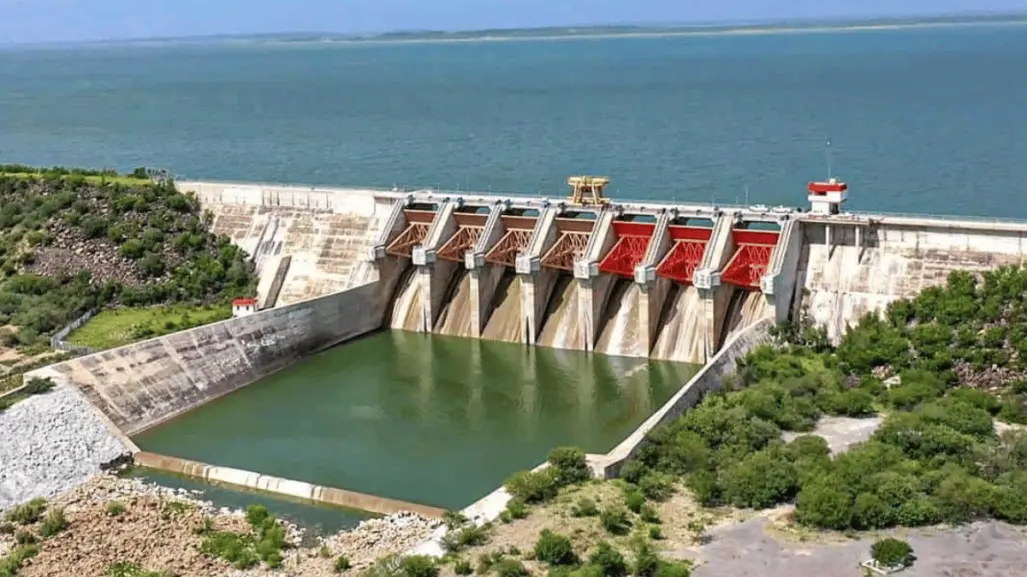 ¿A dónde va el agua de la presa El Cuchillo cuando abre sus compuertas?