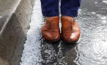 Este remedio casero protege tus zapatos de manchas  en la temporada de lluvias