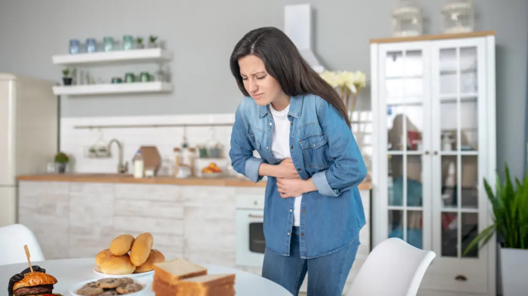¡Evítalos! Estos 5 hábitos empeoran tu salud digestiva