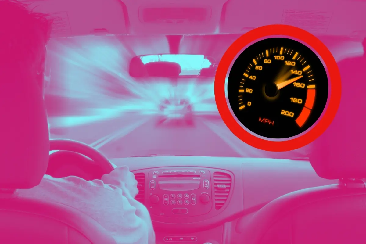 Medidor de velocidad de vehículo y un automovilista. Foto: Canva