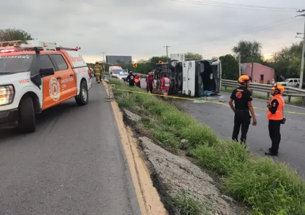 Reabren circulación de carretera Nacional tras fatal volcadura en Hualahuises