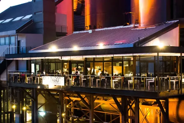 El restaurante de sabor internacional que ofrece una vista espectacular en el Parque Fundidora
