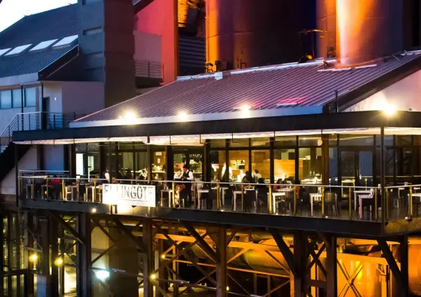 El restaurante de sabor internacional que ofrece una vista espectacular en el Parque Fundidora