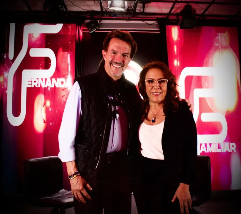 Fernanda Familiar abrió su programa de entrevistas con  Fernando Landeros.  