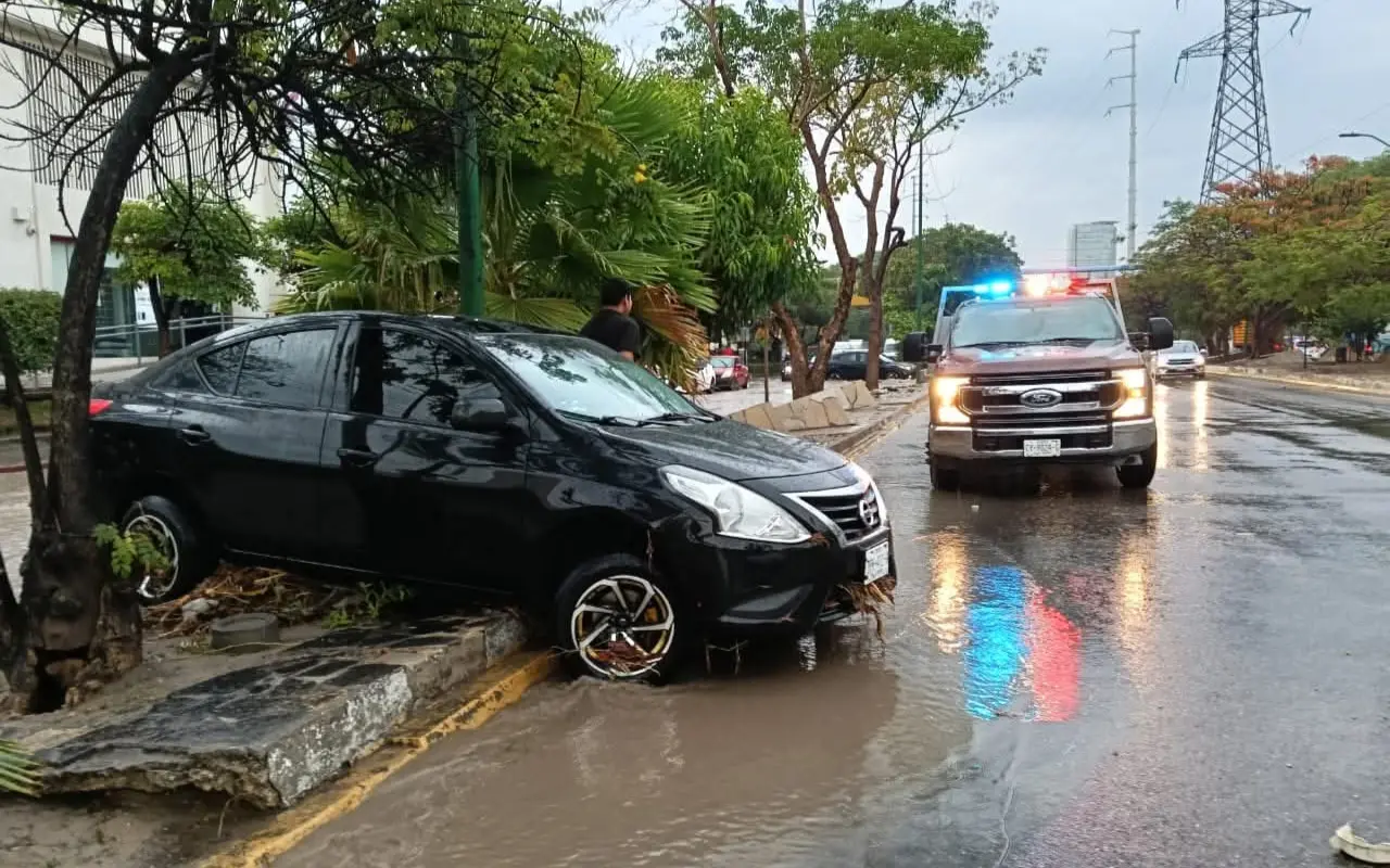 Auto arrastrado en Chiapas. Foto: María Inés Muñoz