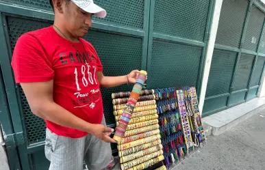 Conoce al hombre que hace arte con el hilo y vende en Monterrey