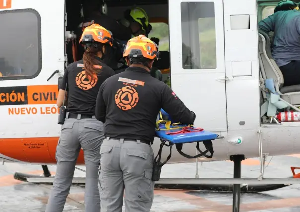 Menores lesionados por volcadura en Hualahuises serán trasladados en helicóptero al Hospital Materno Infantil