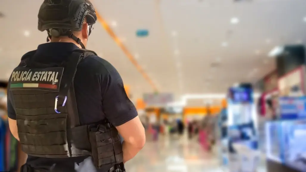 ¡No era un fantasma! Menor se queda atrapado en Coppel de La Paz