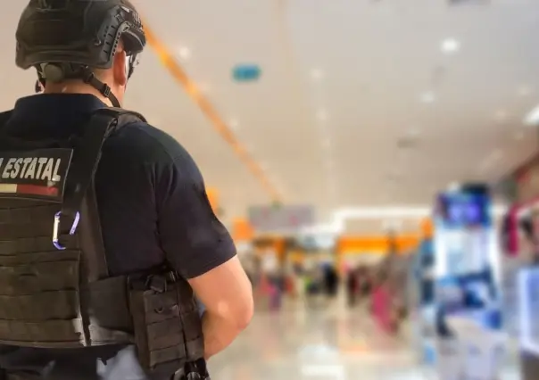¡No era un fantasma! Menor se queda atrapado en Coppel de La Paz