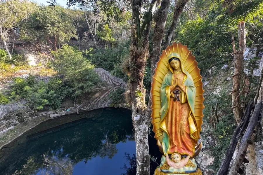 En este cenote en Yucatán hay un altar natural de la Virgen de Guadalupe