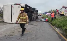 VIDEO | Volcadura en Hualahuises, Nuevo León, deja al menos 11 muertos y 21 heridos