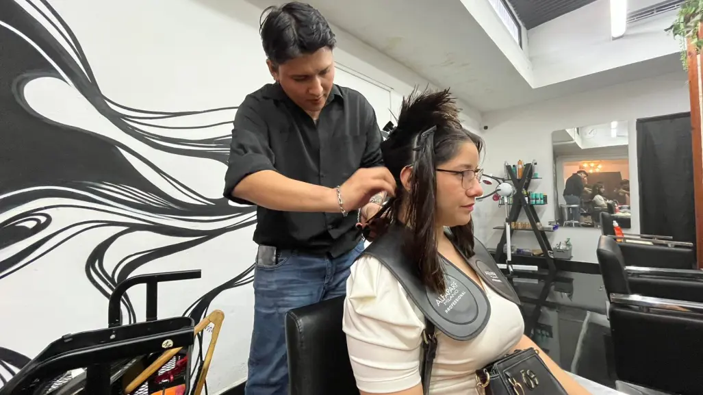 Estilista con discapacidad emprende su propio negocio al poniente de Mérida