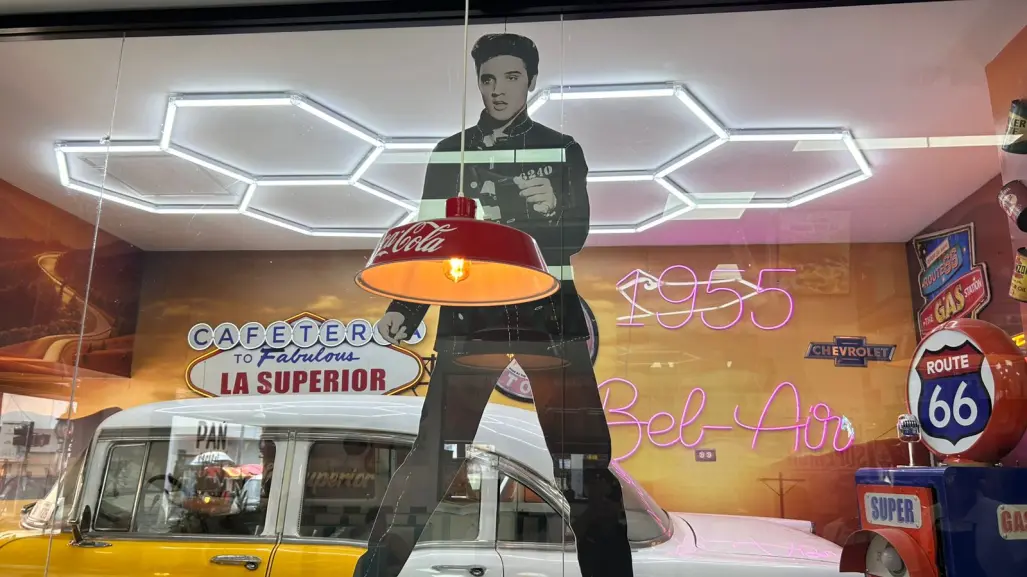 Conoce la cafetería ambientada en los años 50´s y 60´s.