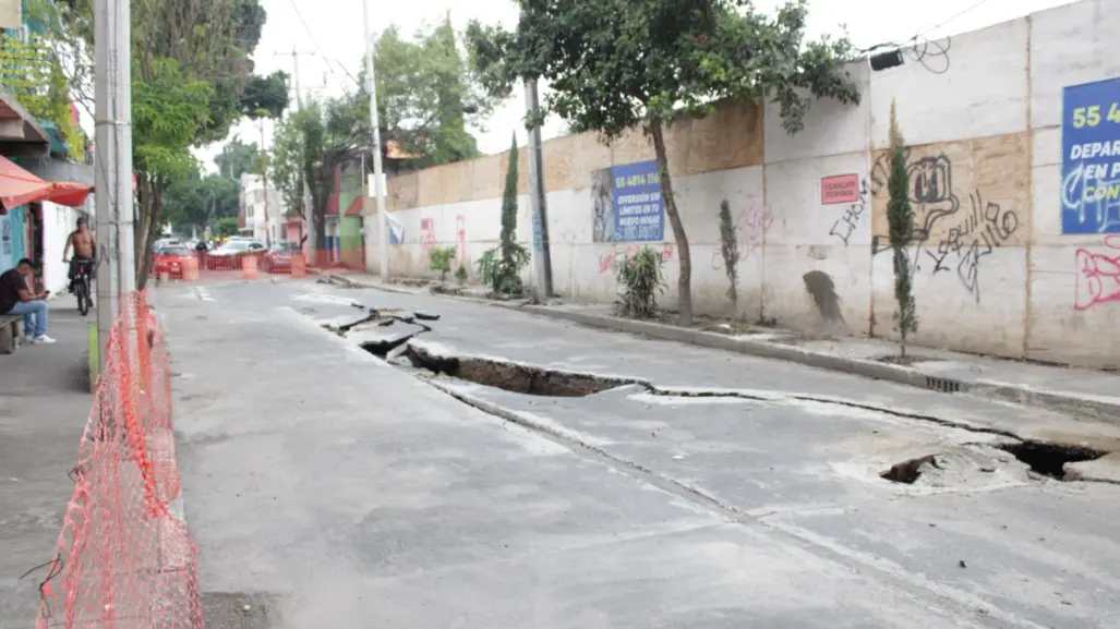 Tras lluvias y mala construcción, se abre grieta en Iztacalco de CDMX: empresa cubrirá daños