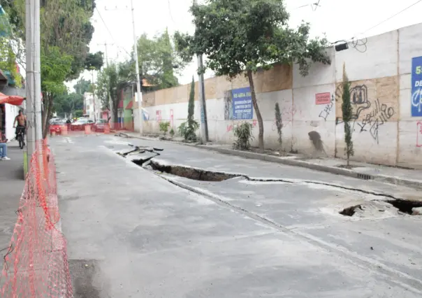 Tras lluvias y mala construcción, se abre grieta en Iztacalco de CDMX: empresa cubrirá daños