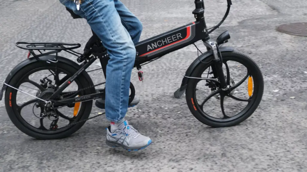 ¿Necesitas licencia para manejar una bicicleta eléctrica en CDMX? Esto dice la ley