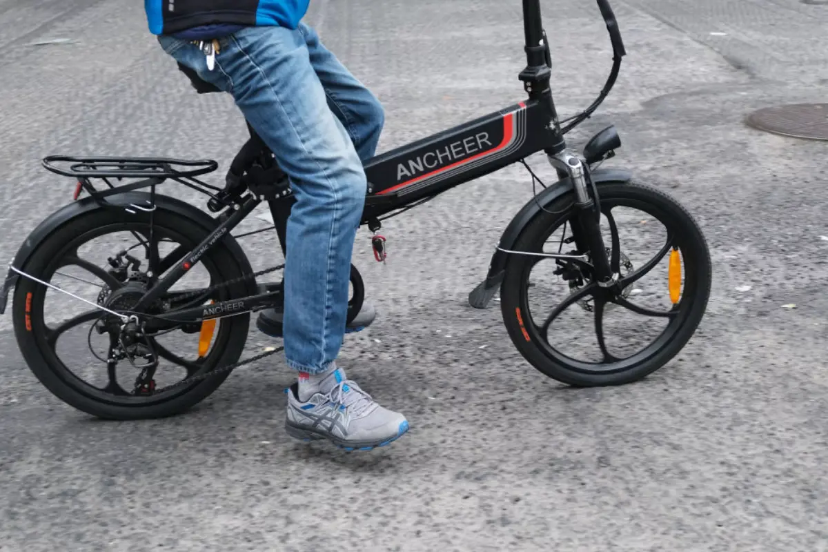 Bicicleta eléctrica en CDMX. Foto: SEMOVI | Canva