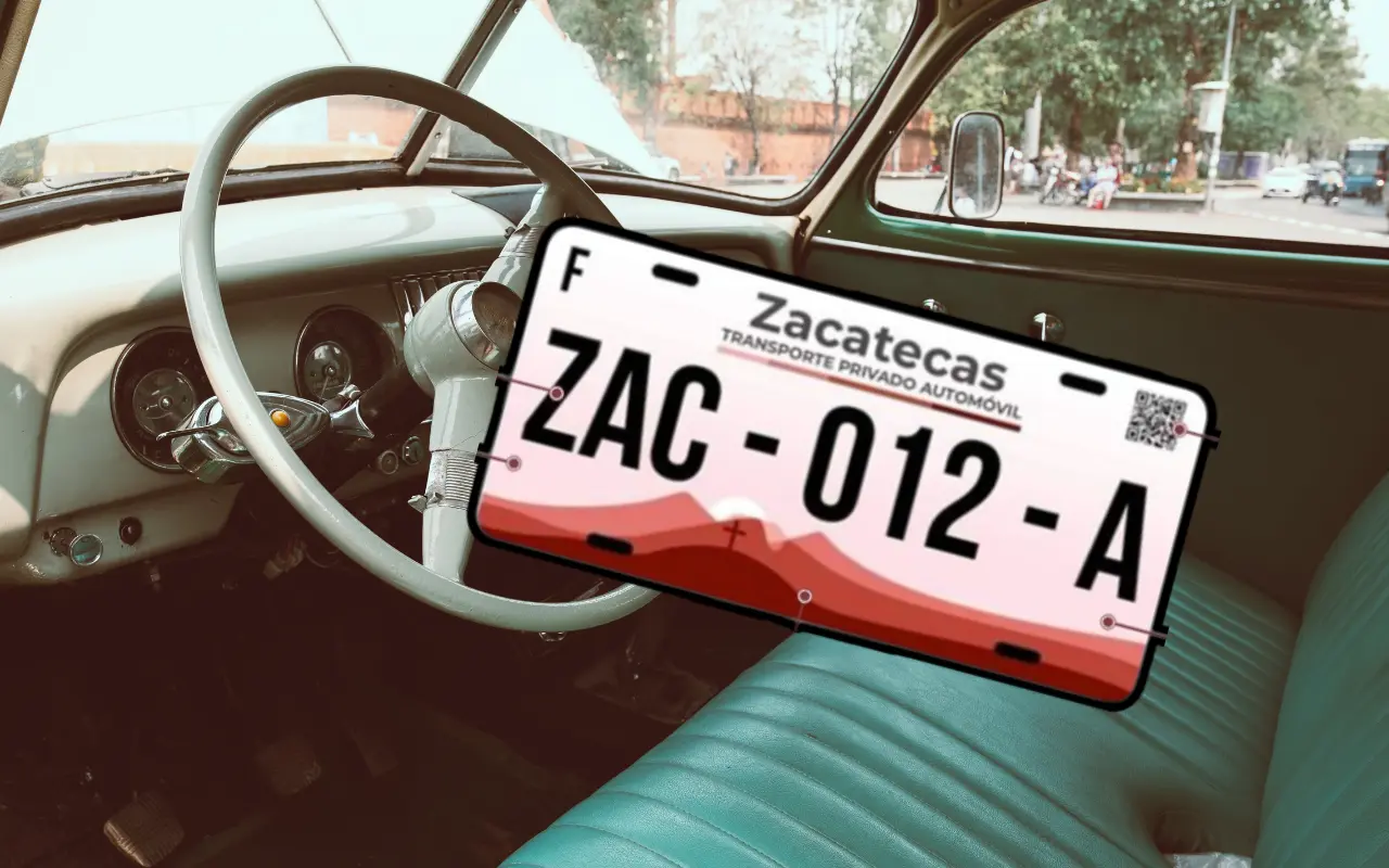 Placa de Zacatecas e interior de auto antiguo. Foto: Canva / Gobierno de Zacatecas