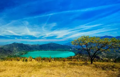 Descubre la laguna que cambia de color en Nayarit, ¡Te sorprenderá!