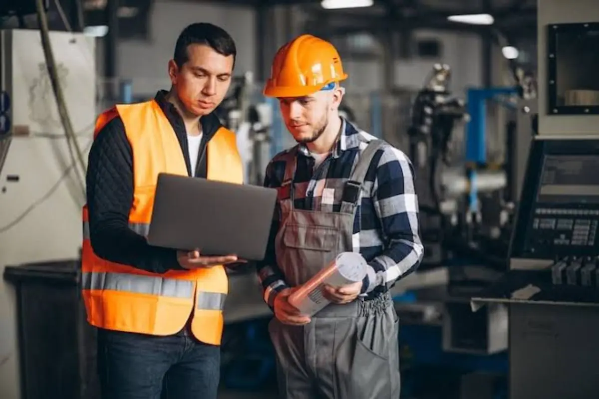 Durante el primer trimestre de este año en Nuevo León, se generaron 11 mil 930 nuevos empleos manufactureros. Foto: Freepik