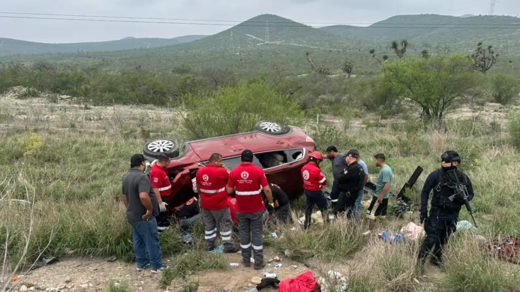 Choque entre camionetas en Salinas Victoria deja 11 heridos, entre ellos un bebé