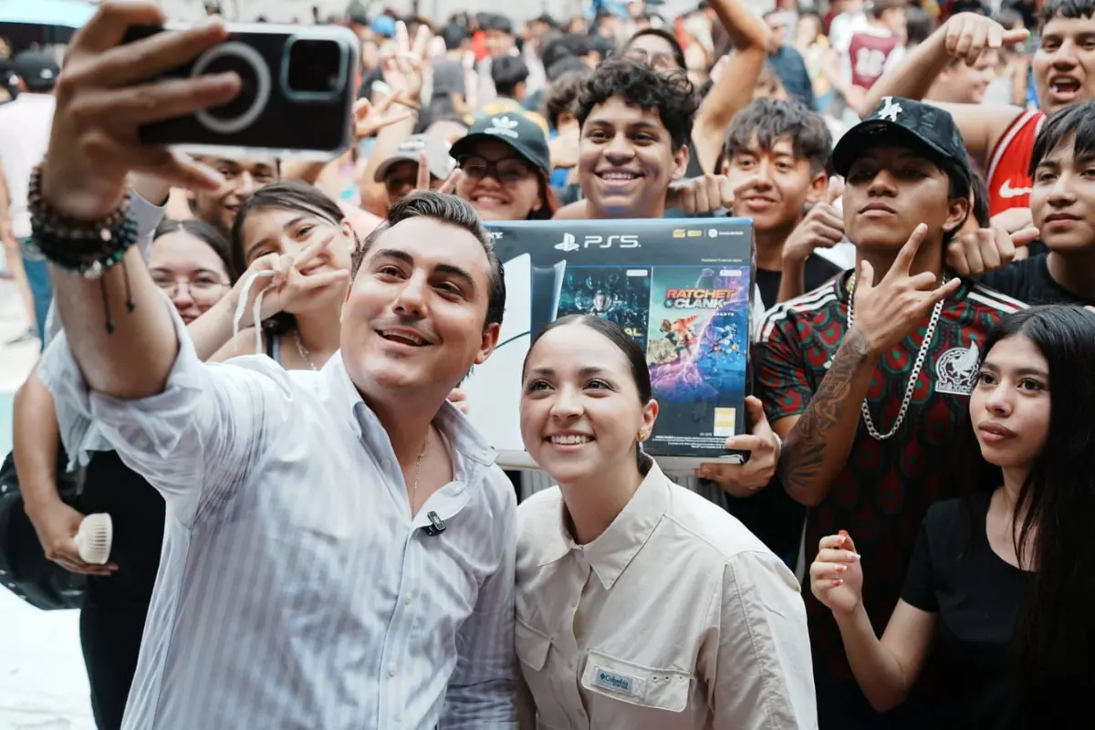 El alcalde de García, Manuel Guerra, en el festejo de La Muchachada de Oro Fest. Foto: Gobierno de García
