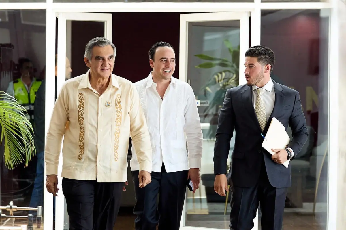 Américo Villarreal (izq.), Manolo jiménez (centro) y Samuel García (der.), gobernadores de Tamaulipas, Coahuila y Nuevo León, respectivamente. Foto: Gobierno de Tamaulipas