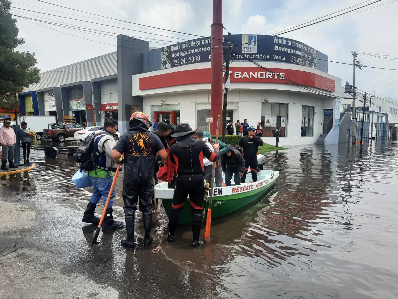 Intensas precipitaciones obligan al despliegue de fuerzas estatales y federales. Imagen: GEM