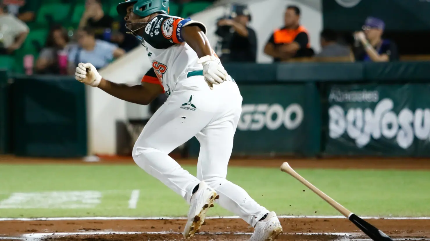 Los Leones de Yucatán siguen sumando derrotas y ahora fue ante los Conspiradores de Querétaro en un duelo de batazos en el Parque Kukulcán.- Fuente Leones de Yucatán