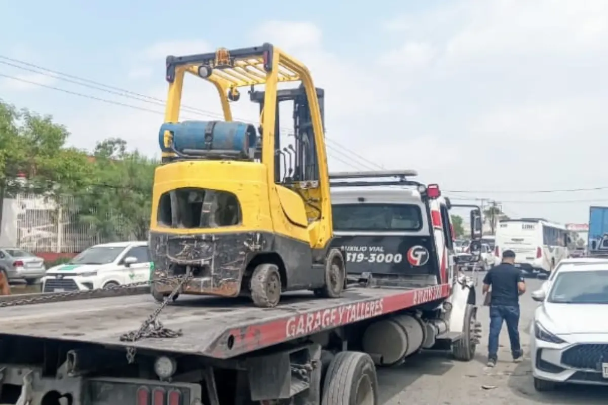 El tractocamión robado fue localizado en un inmueble marcado con el número 505 de la carretera Monterrey-Monclova/Foto: Vianca Treviño