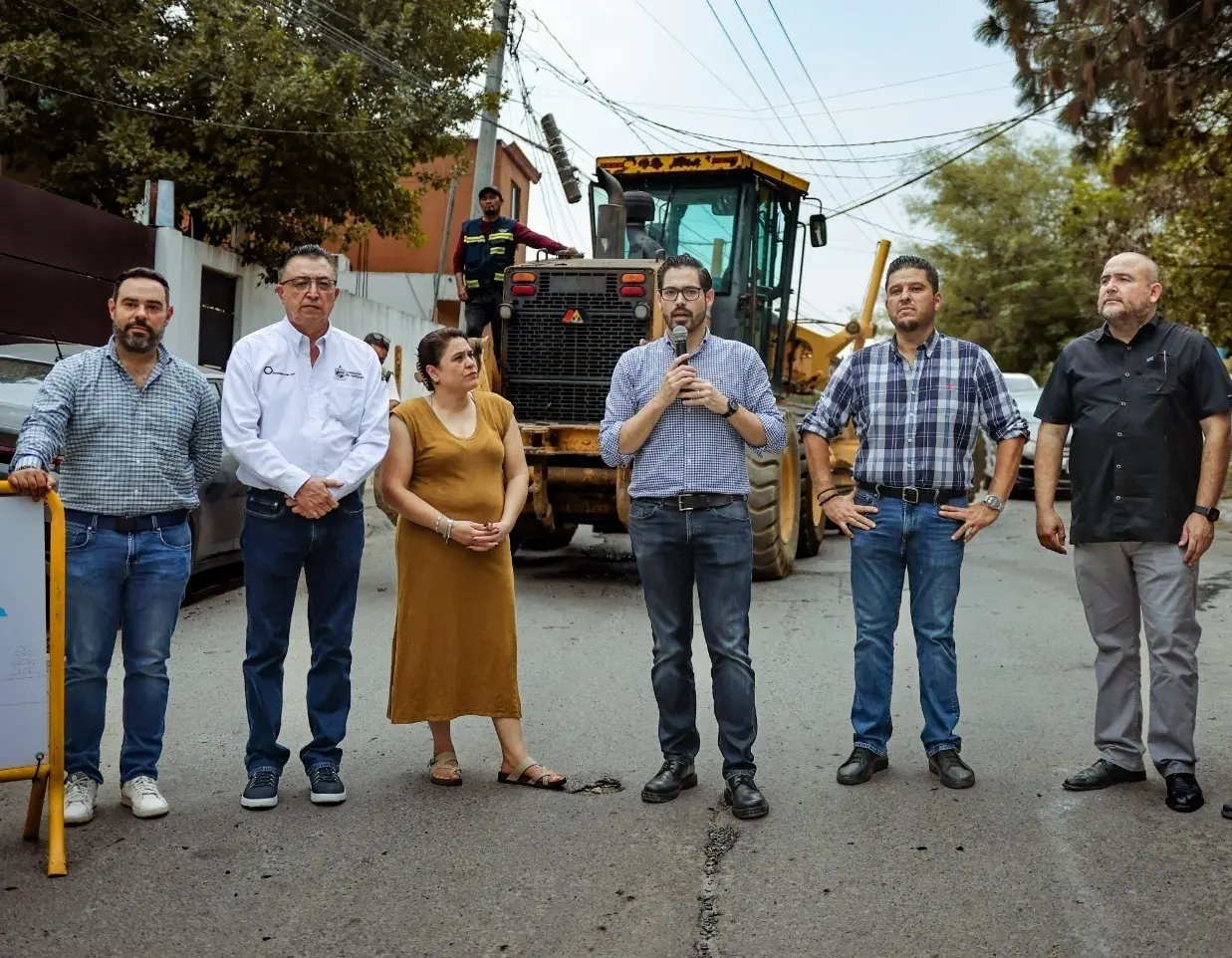 De la Peña Marroquín, indicó que el propósito de las obras son principalmente mejorar las vialidades en el municipio. Foto: Gobierno de Santiago.