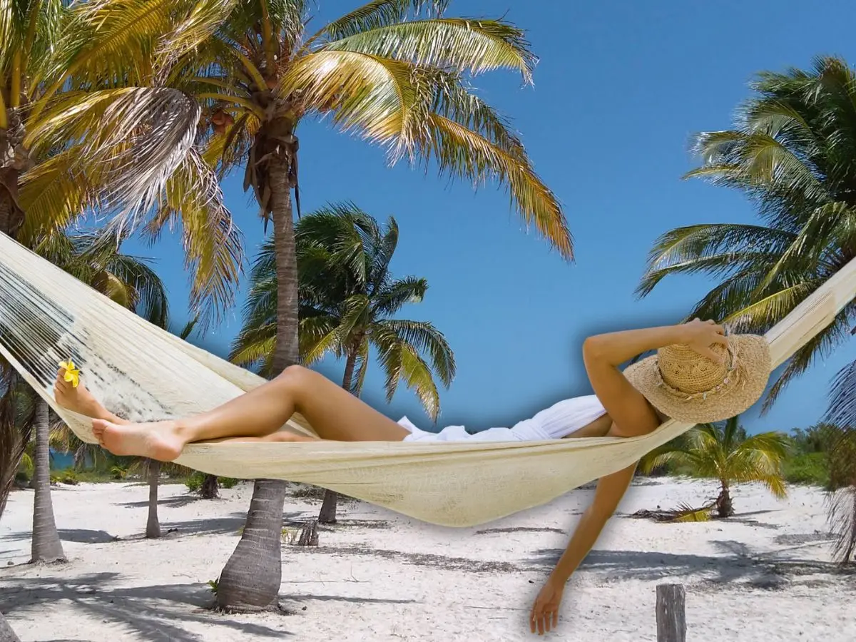 Yucatán cuenta con varias playas para pasar un relajante fin de semana, pero hay algunas que destacan por ser casi virgenes y donde se puede tener una mejor experiencia. Fuente Rudy Alejandro Muñoz Castillo y Canva