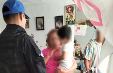 Policía Auxiliar de CDMX salva la vida de un niño de 2 años con esta maniobra de primeros auxilios